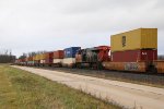 CN 2898 rolls along as the mid train DPU on Q198